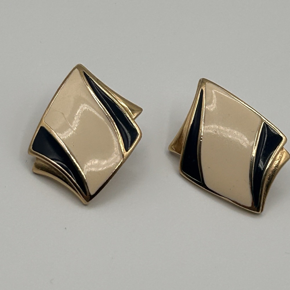 Vintage Trifari Pierced Earrings Gold tone White Blue Enamel Signed 1.25"